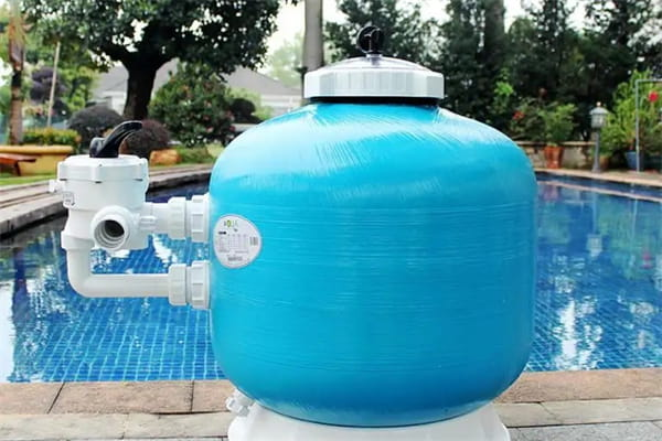 Pool Sand Filters: Embracing Smart Technology and Renewable Energy